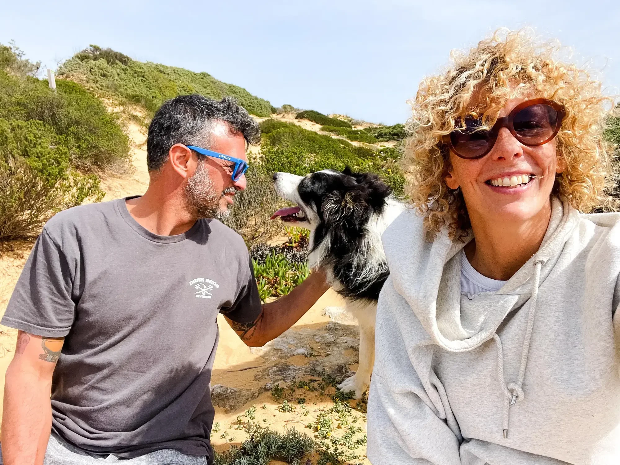 Mascot standing outdoors with Elke and Joaquín